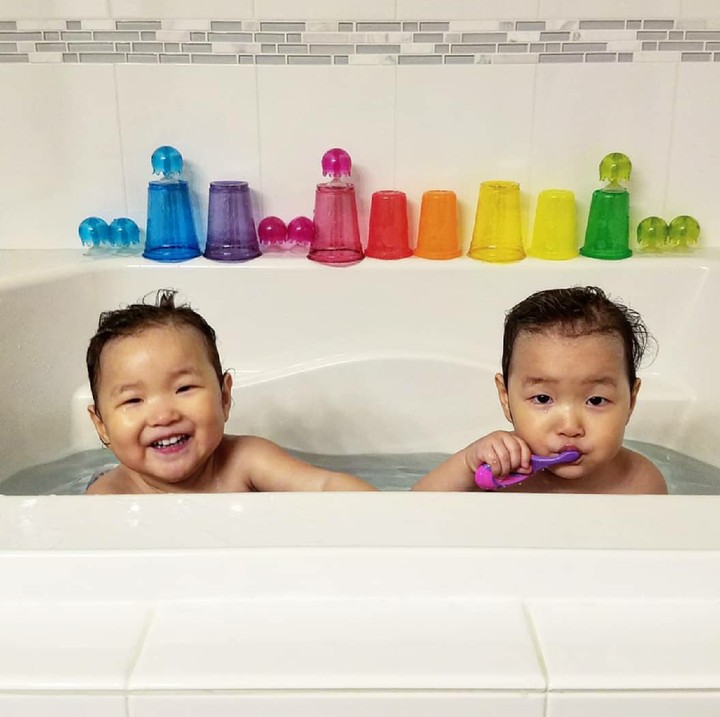 <p>Girang banget tuh yang lagi pada mandi. He-he-he. (Foto: Instagram/olive.and.avy)</p>