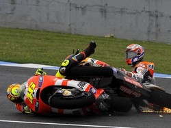 2 Momen Valentino Rossi Bikin Casey Stoner Tersinggung