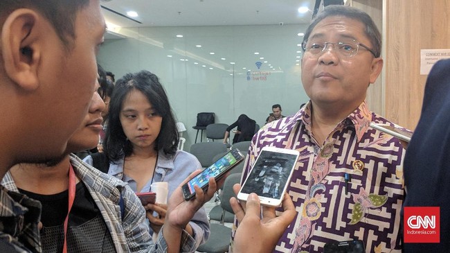 Pemerintah bantah terlibat pembekuan akun twitter politisi Demokrat Ferdinan Hutahean. Mereka menyatakan bisa saja akun dibekukan Ferdinand sendiri.