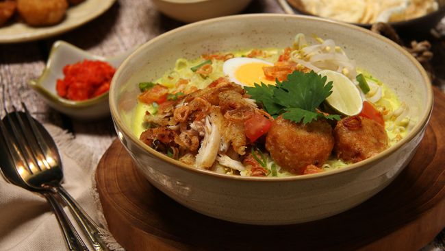 Persatuan dalam Persotoan ala Jokowi Saling-silang pengaruh budaya kuliner dalam semangkuk soto menyiratkan kesejalanan dengan latar belakang historis Indonesia sebagai melting pot kebudayaan.