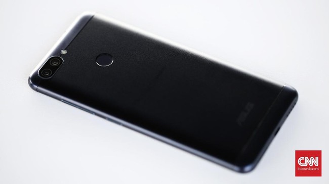 Asus memperkenalkan ZenFone Max Plus M1 yang diklaim memiliki performa yang Max. Berikut hasil CNNIndonesia.com menjajal ponsel anyar tersebut.
