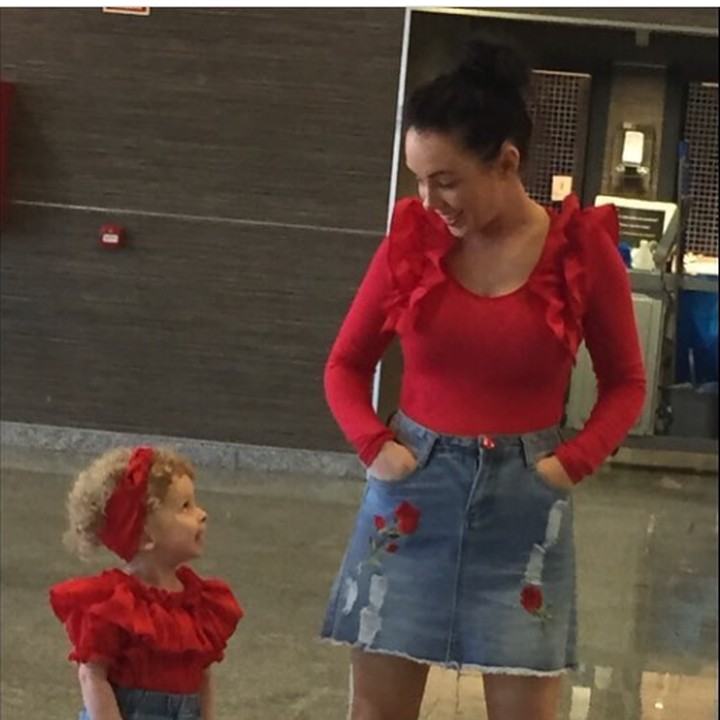 <p>Oh iya, saking sukanya sama mode, Hollie juga hafal brand-brand pakaian terkenal lho. (Foto: Instagram @along_came_hollie)</p>
