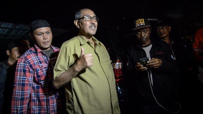 Bupati Bandung Barat, Abu Bakar menjadi salah satu orang yang terjaring OTT KPK. Namun karena alasan kesehatan, politikus PDIP tak turut dibawa ke Jakarta.
