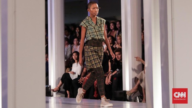FOTO: Gebrakan 3 Desainer Buka Pekan 'Fashion Nation XII'