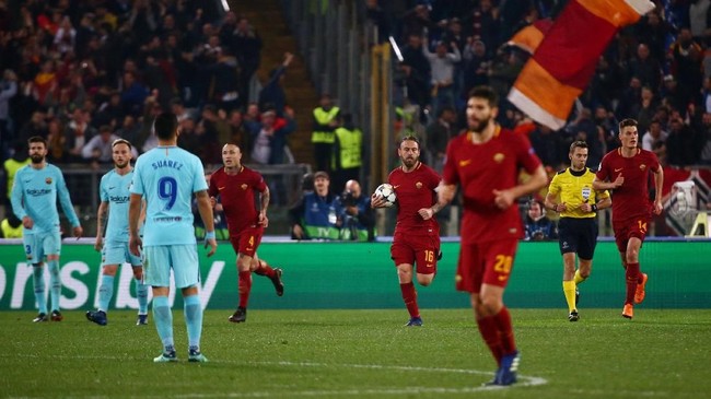 Barcelona tersingkir dari Liga Champions setelah kalah 0-3 dari AS Roma pada leg kedua perempat final di Stadion Olimpico, Selasa (10/4) waktu setempat.