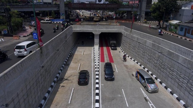 Terkait kasus hilangnya penutup saluran air di underpass Mampang, Anies Baswedan memperingatkan masyarakat agar tidak merusak fasilitas umum.