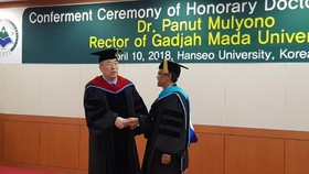 Gelar Kehormatan Universitas Hanseo Korsel buat Rektor UGM
