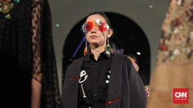 FOTO: Gebrakan 3 Desainer Buka Pekan 'Fashion Nation XII'