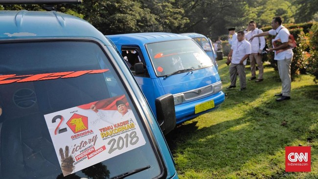 Partai Gerindra melarang kadernya menggunakan kendaraan pribadi menuju lokasi Rakornas. Angkot disediakan untuk para kader yang akan menghadiri Rakornas.