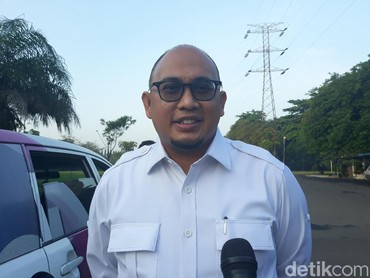 Andre Rosiade Pamer Oleh-oleh dari Pratama Arhan yang Baru Pulang ke Indonesia