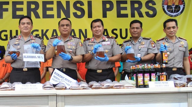 Wakapolri Komjen Syafruddin menargetkan seluruh aparat mengusut tuntas kasus miras oplosan dan merampungkannya sebelum Ramadan tiba.
