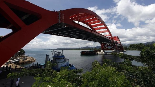 Dani berdarah asli Kanada tapi ia tumbuh besar di Papua. Aktor 'Ku Lari ke Pantai' ini tak pernah lupa akan alam dan keramahan masyarakat di sana.