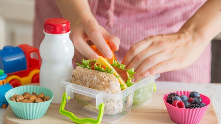 Si Kecil Malas Sarapan Pagi? Ini Bekal Sekolah yang Tepat dan Praktis Bunda pasti sudah paham kalau Si Kecil membutuhkan nutrisi dan stimulasi yang baik agar proses tumbuh kembangnya lebih optimal.