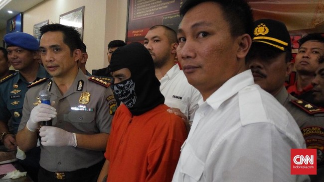 Polisi menemukan ciri-ciri yang sama dengan pelaku pembunuhan di Pondok Labu dengan seorang pemuda yang hendak tawuran di kawasan Cilandak.
