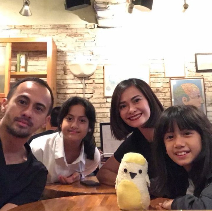 <p> Ini dia presenter Ersa Mayori bersama keluarga. (Foto: Instagram/ersamayori)</p>