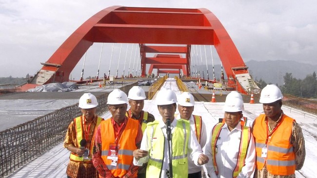 Staf Khusus Presiden Lenis Kogoya mengatakan pembangunan Jembatan Holtekamp atau Jembatan Merah di Jayapura masih mengalami kendala karena sengketa lahan.