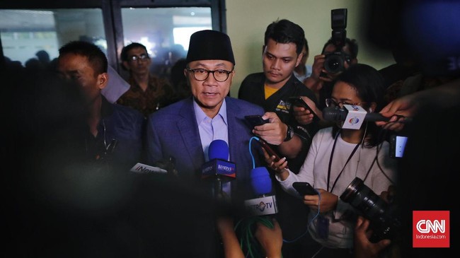 Zulkifli Hasan menyebut gerakan buruh merupakan gerakan politik. Dia pun tak mempermasalahkan dukungan KSPI terhadap Prabowo sebagai capres saat Hari Buruh.