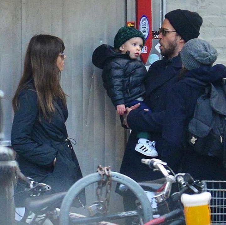 <p>Nah, kalau yang ini ekspresi Silas kompak dengan ayahnya. (Foto: Instagram @alessia_tnkind)</p>
