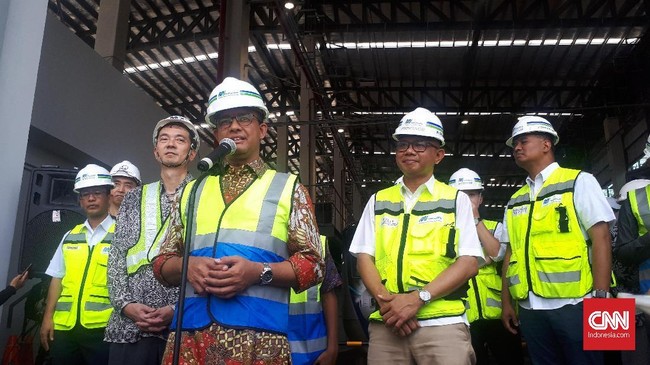 Dari 32 masinis kereta MRT, lima di antaranya adalah perempuan. Saat ini sudah ada 12 unit kereta yang dibawa ke depo di Lebak Bulus setelah tiba dari Jepang.