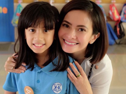 Cara Ersa Mayori Tanamkan Kebiasaan Minum Susu ke Anak Sejak Dini