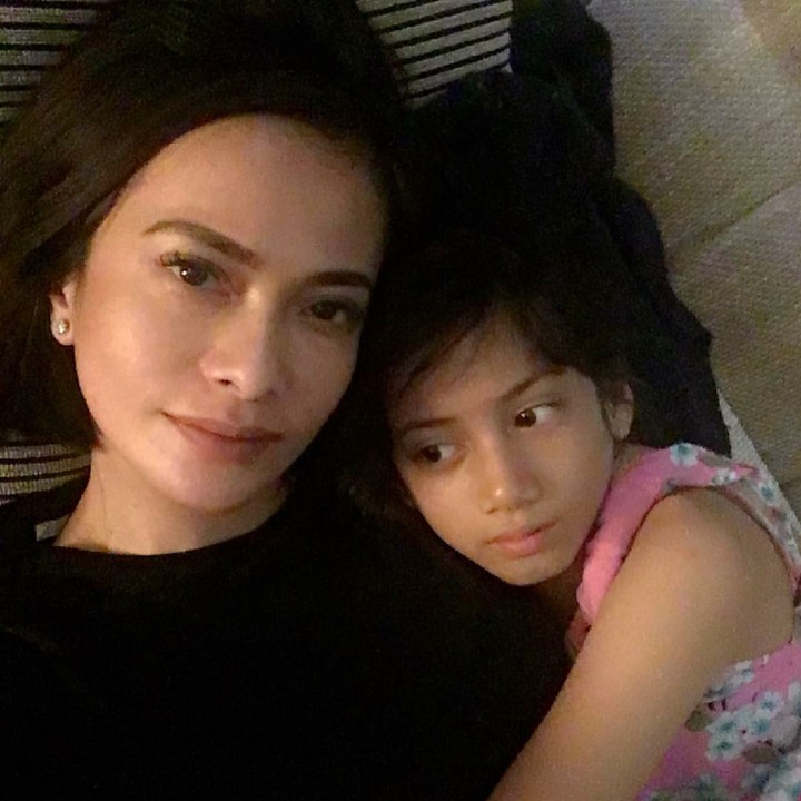 <p>Duh, anak bunda lagi manja-manjanya nih, hi-hi. (Foto: Instagram/ersamayori)</p>