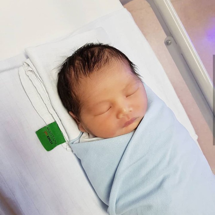 Netizen yang komentar di Instagram bilang Baby Al mirip ayahnya. Setuju, Bun? (Foto: Instafram @_luckyperdana)