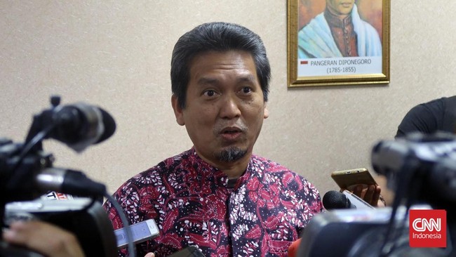 Anggota Komisi I DPR RI dari Fraksi PKS Al Muzzammil Yusuf merespons gugatan batas usia pensiun prajurit TNI ke Mahkamah Konstitusi (MK).