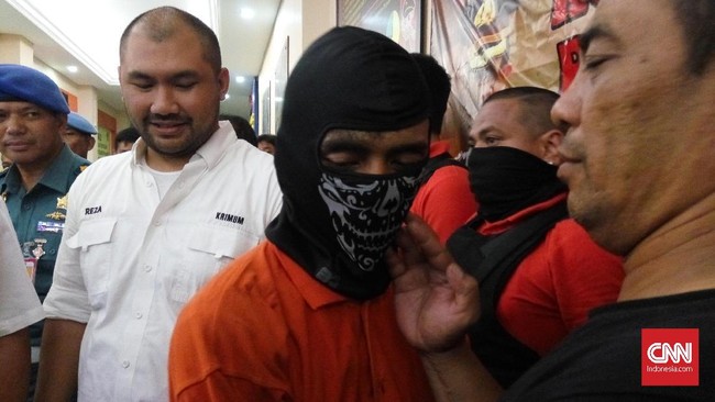 Polisi masih mendalami motif selain perampokan dalam kasus pembunuhan terhadap pensiunan TNI AL di kawasan Pondok Labu, beberapa hari lalu.