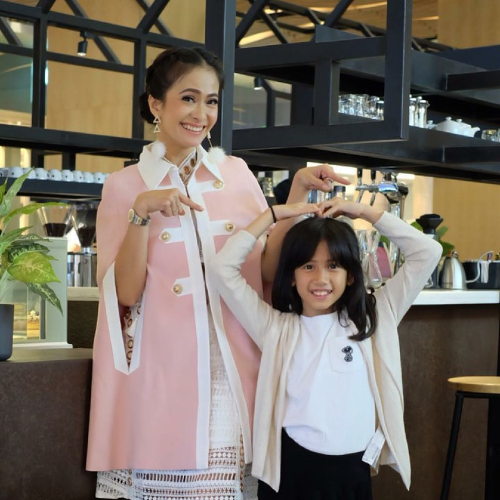 <p>Kecenya gaya ibu anak ini. (Foto: Instagram/ersamayori)</p>