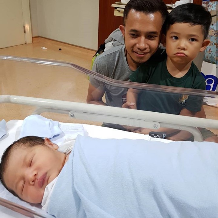 Tidur yang nyenyak ya, Nak. (Foto: Instafram @_luckyperdana)