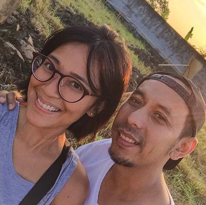 <p>Mereka selalu bisa mendapat momen untuk berduaan seperti ini, lalu mengabadikannya dalam foto. Aih, seperti masih pacaran ya. (Foto: Instagram @pongki_barata)</p>