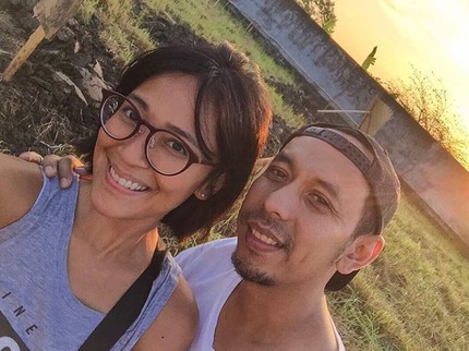 Kemesraan yang Terus Membara di 15 Tahun Pernikahan Pongki-Sophie