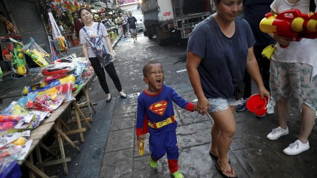 FOTO: Tiga Hari Bermain Air di Festival Songkran