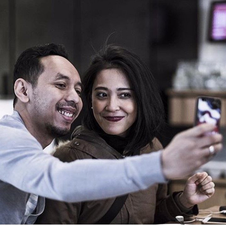 <p>Terkadang Sophie juga membuat kejutan manis untuk suaminya. Mungkin inilah salah satu resep kemesraan dan keharmonisan mereka. (Foto: Instagram @pongki_barata)</p>