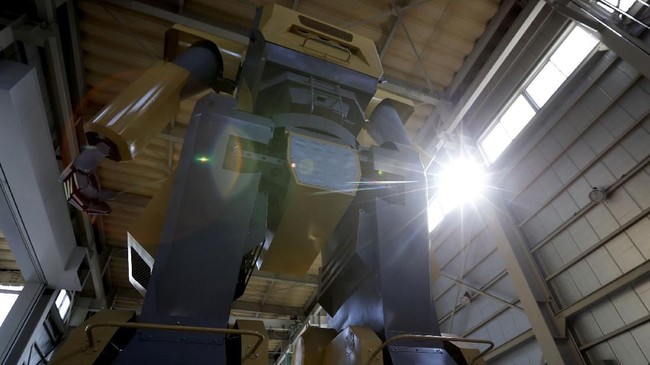 FOTO: Menjajal Robot Gundam Sungguhan di Jepang