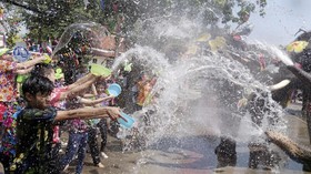 FOTO: Tiga Hari Bermain Air di Festival Songkran