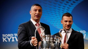 Milan Diterpa Krisis, Pihak Klub Dekati Shevchenko