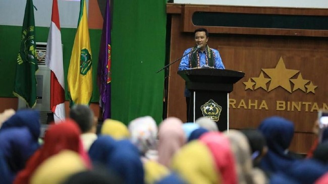 Menpora Imam Nahrawi berharap pelatih Timnas Indonesia untuk memantau  potensi pesepakbola masa depan di Liga Santri Nusantara (LSN) 2018.