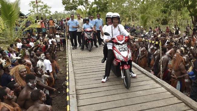 Presiden Joko Widodo sempat mengendarai empat jenis motor dalam kesempatan berbeda. Berikut keempat motor yang viral usai dikendarai Jokowi.