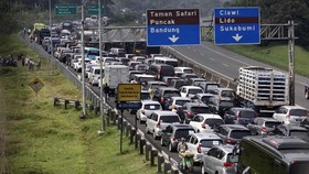 Macet Parah, Jalur Cianjur-Puncak Ditutup Polisi