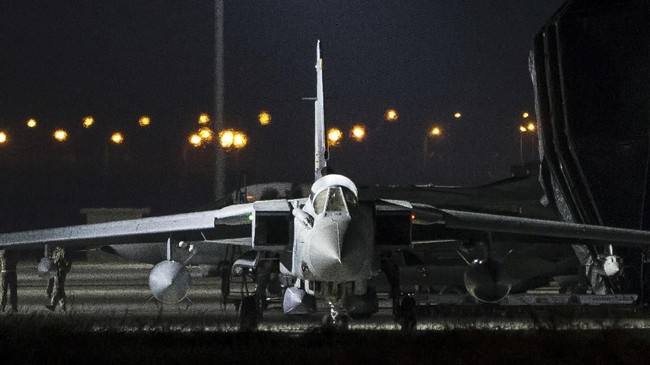 Inggris, Prancis, dan AS menghancurkan tiga tempat pusat senjata kimia Suriah, meskipun pasukan Al Assad tetap bergerak melawan pemberontak.
