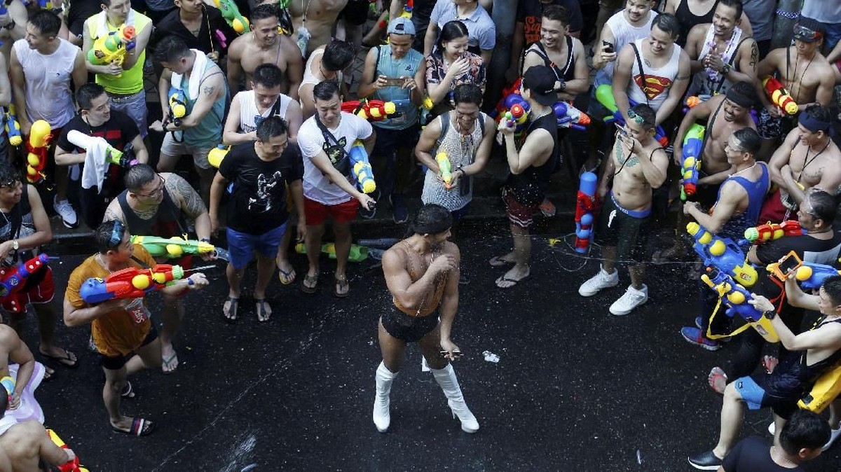 FOTO: Tiga Hari Bermain Air di Festival Songkran