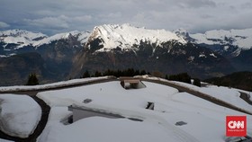 Bermalam di Puncak Grand Massif