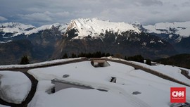 Bermalam di Puncak Grand Massif