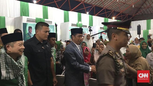 Jokowi dijadwalkan menutup acara Munas alim ulama yang diselenggarakan PPP di Semarang, Jawa Tengah. Dalam acara itu hadir sejumlah pejabat dan tokoh agama.