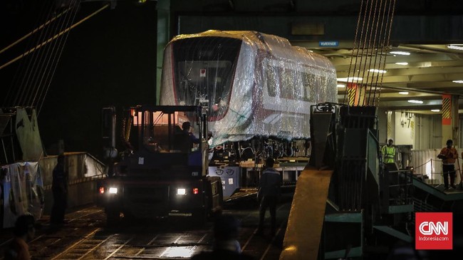 Menhub memastikan akan menerapkan tarif yang terjangkau untuk penumpang LRT, yaitu sebesar Rp 5.000 untuk jarak dekat di perkotaan.