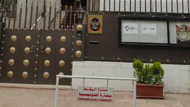 KBRI di Damaskus terkena peluru nyasar dari kelompok pemberontak yang menggulingkan takhta Presiden Suriah Bashar Al Assad.