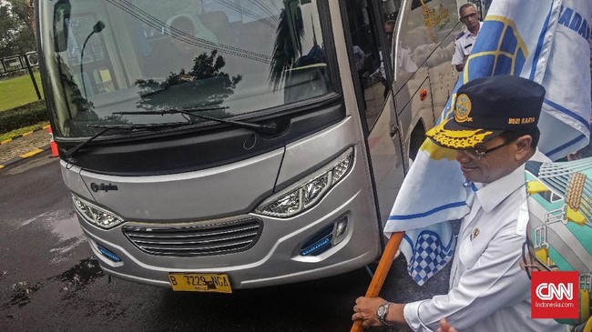Ketentuan ganjil genap di tol Jagorawi dan tanggerang yang akan diujicoba besok (15/4) diharapkan dapat mengalihkan separuh pengendara mobil ke kendaraan umum.