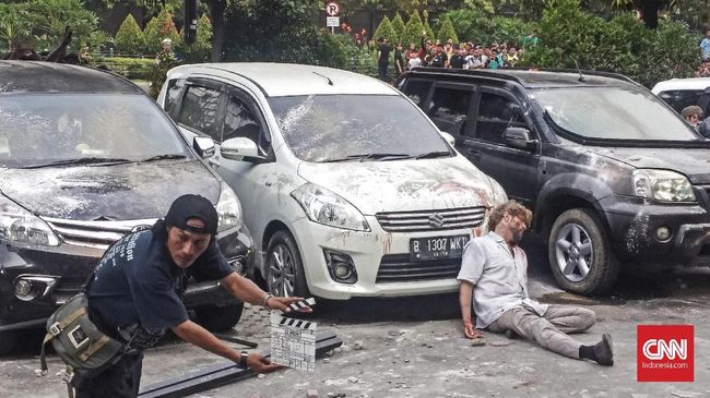Sutradara Eugene Pandji membuat Sarinah seperti saat kejadian Bom Thamrin untuk filmnya, '22 Menit.' Ario Bayu menjadi pemeran utamanya.