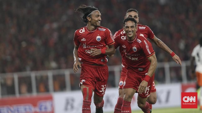 Panpel Persija Jakarta Arief Kusuma meminta para pendukung Persib Bandung, Bobotoh, tidak datang ke SUGBK pada laga Sabtu (28/4).